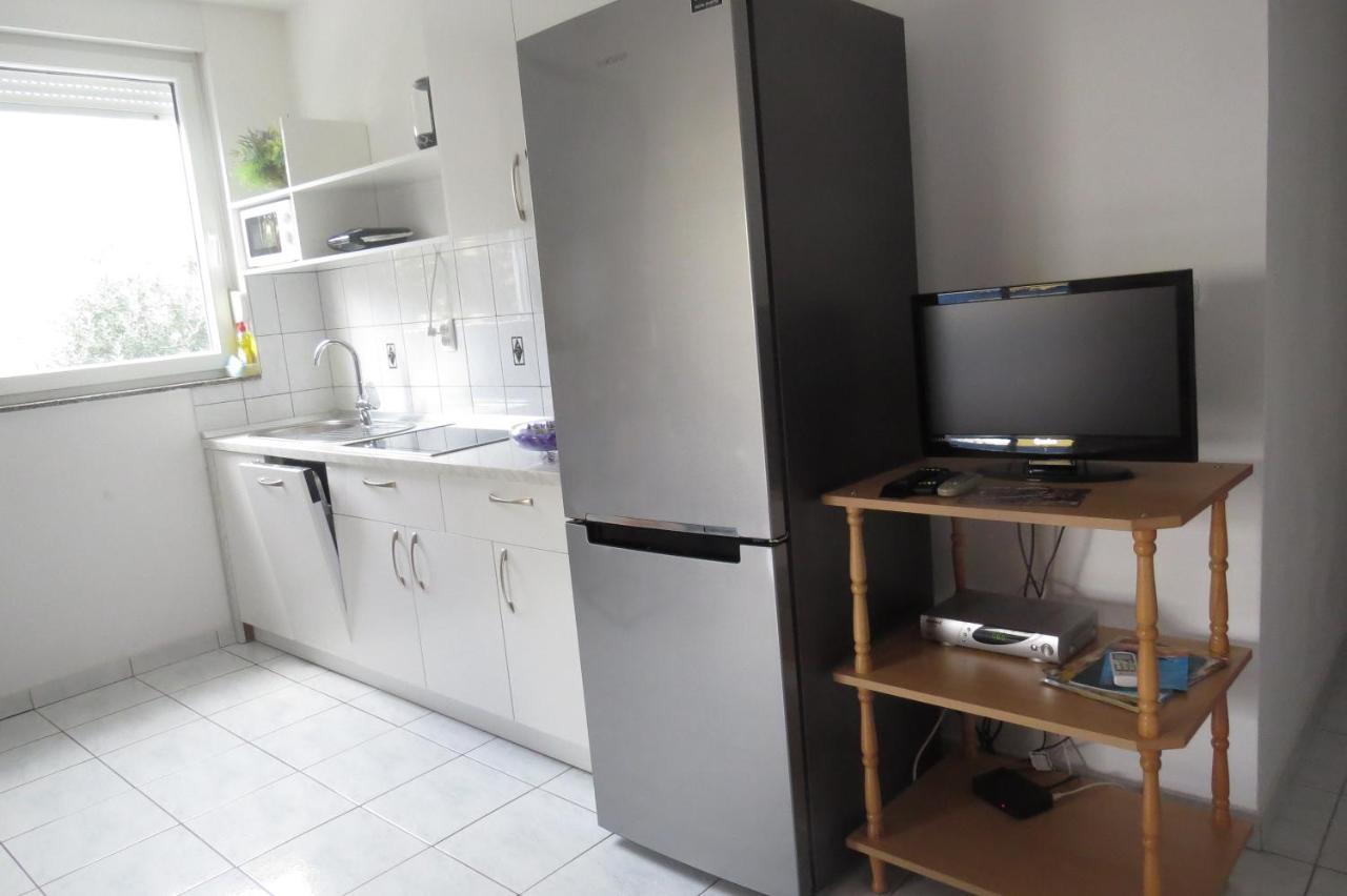 Modra Kuca Apartment มันเดร ภายนอก รูปภาพ
