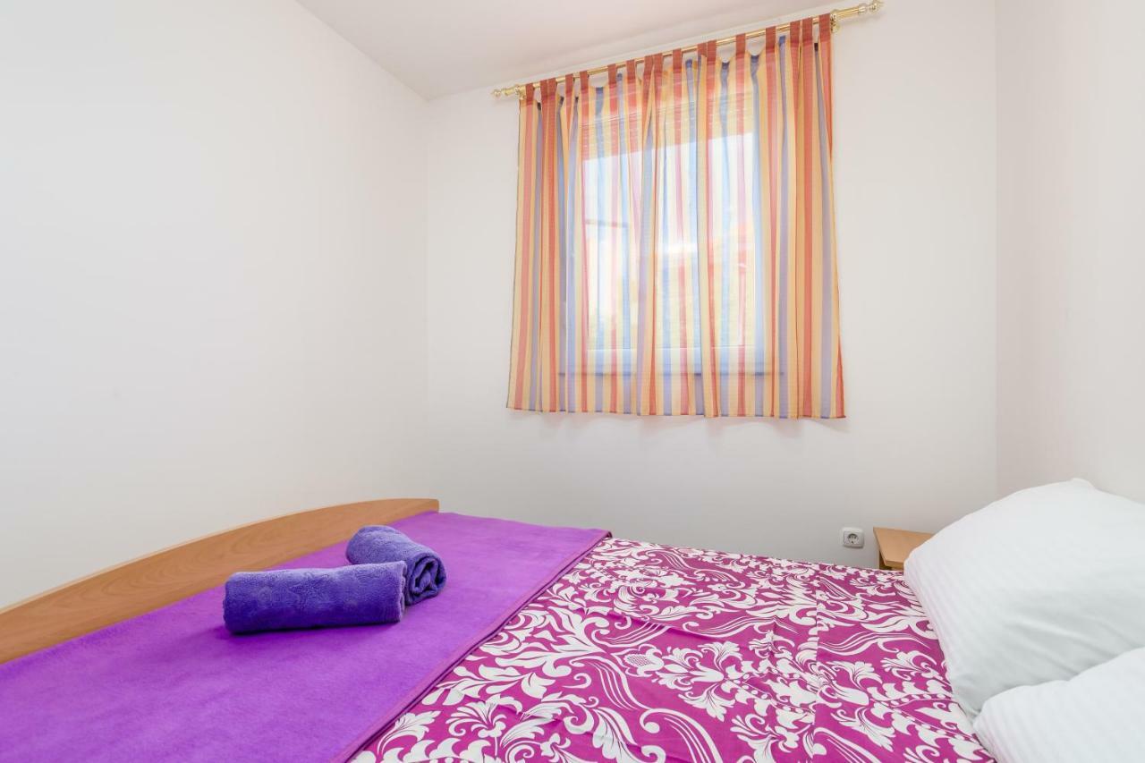 Modra Kuca Apartment มันเดร ภายนอก รูปภาพ