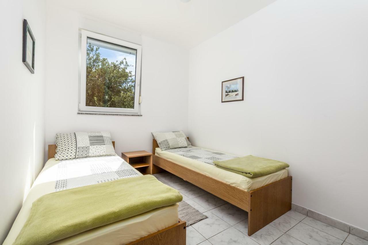 Modra Kuca Apartment มันเดร ภายนอก รูปภาพ
