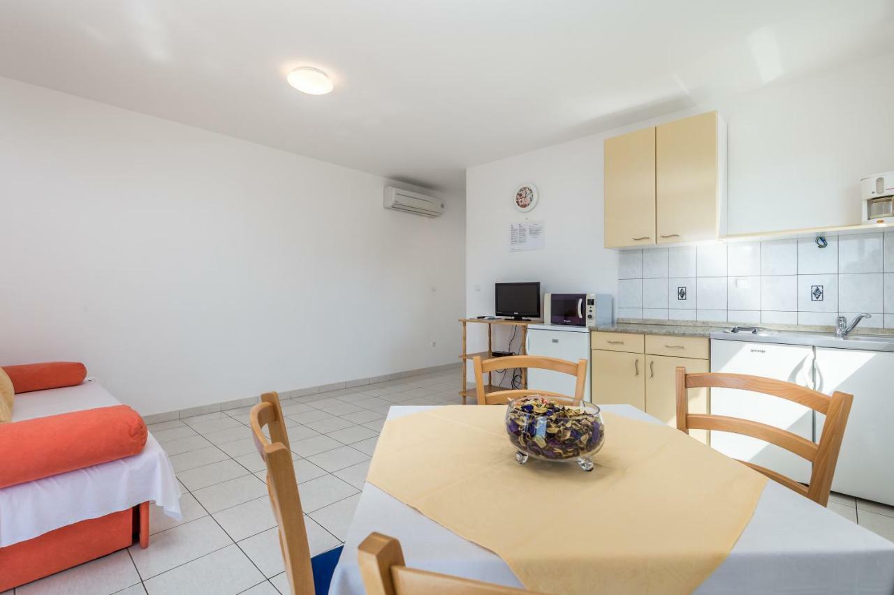 Modra Kuca Apartment มันเดร ภายนอก รูปภาพ
